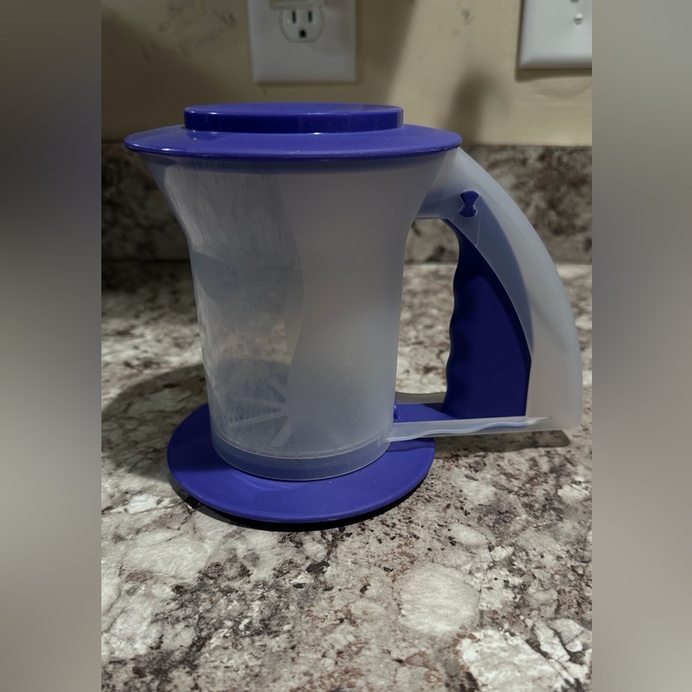 Tupperware Sift n Style Flour Sifter